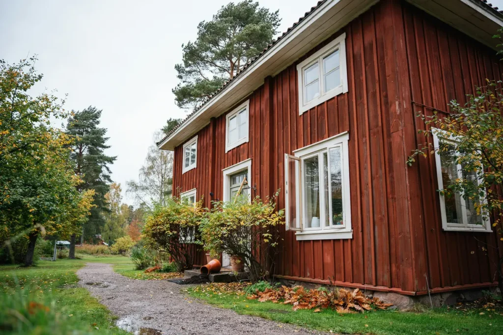 oktoberkoll f r hus gare s f rbereder du f nstren inf r h stens regn bl st och m rkare dagar
